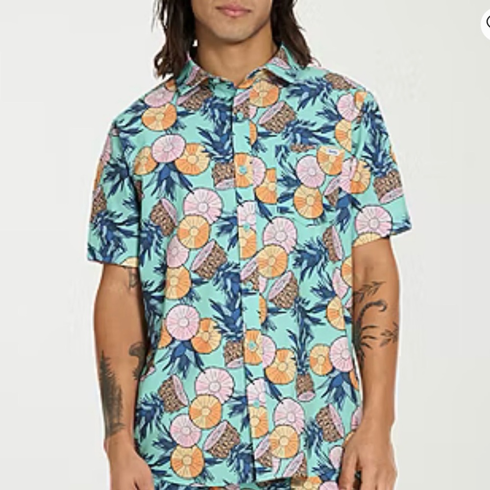 NWT Hurley Mens Short Sleeve Regular Fit Button-Down Shirt